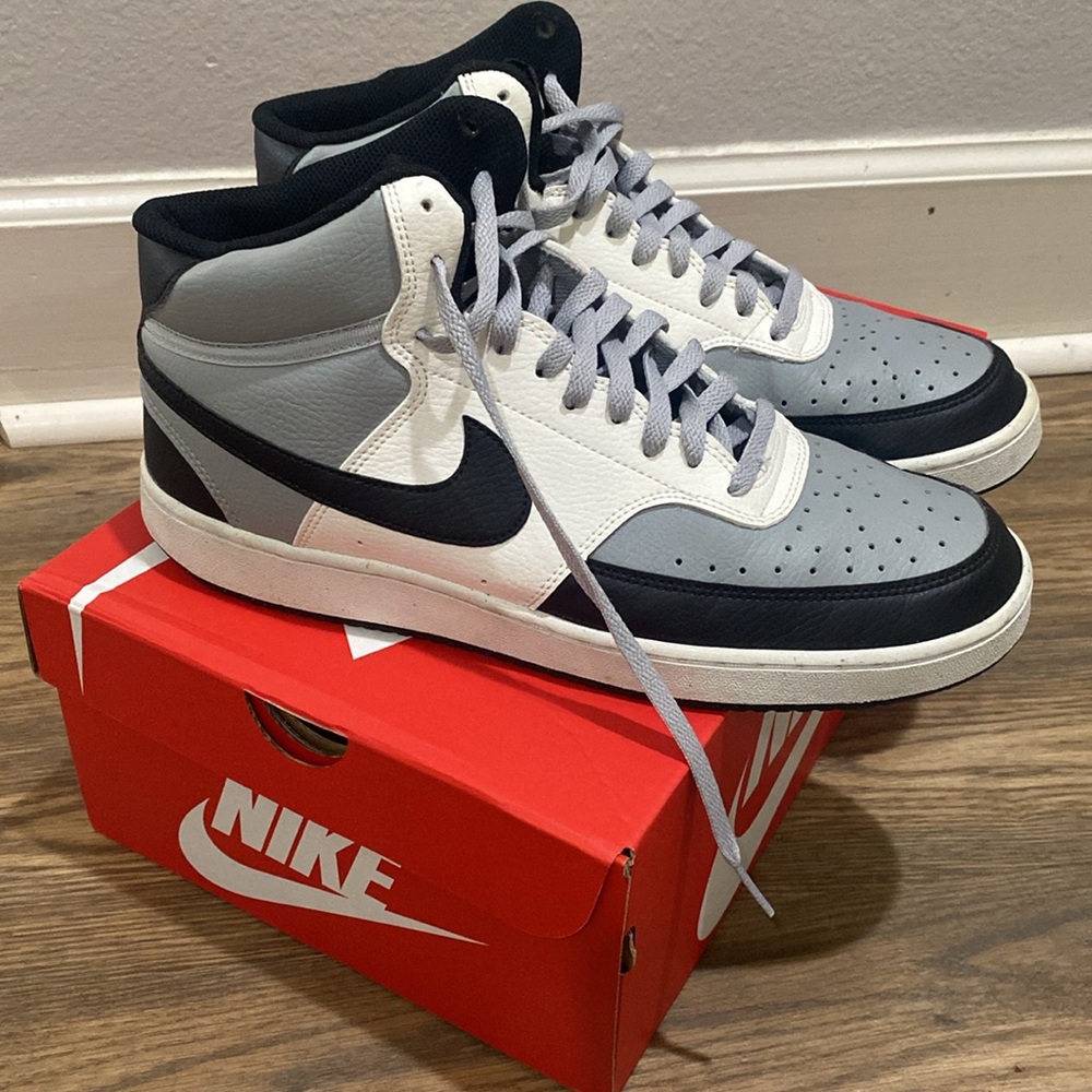 Nike Mens Nike Court Vision Mid, size 11.5, Like New